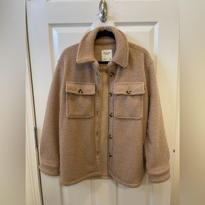 WORN ONCE ABERCROMBIE SHERPA SHACKET SIZE SMALL